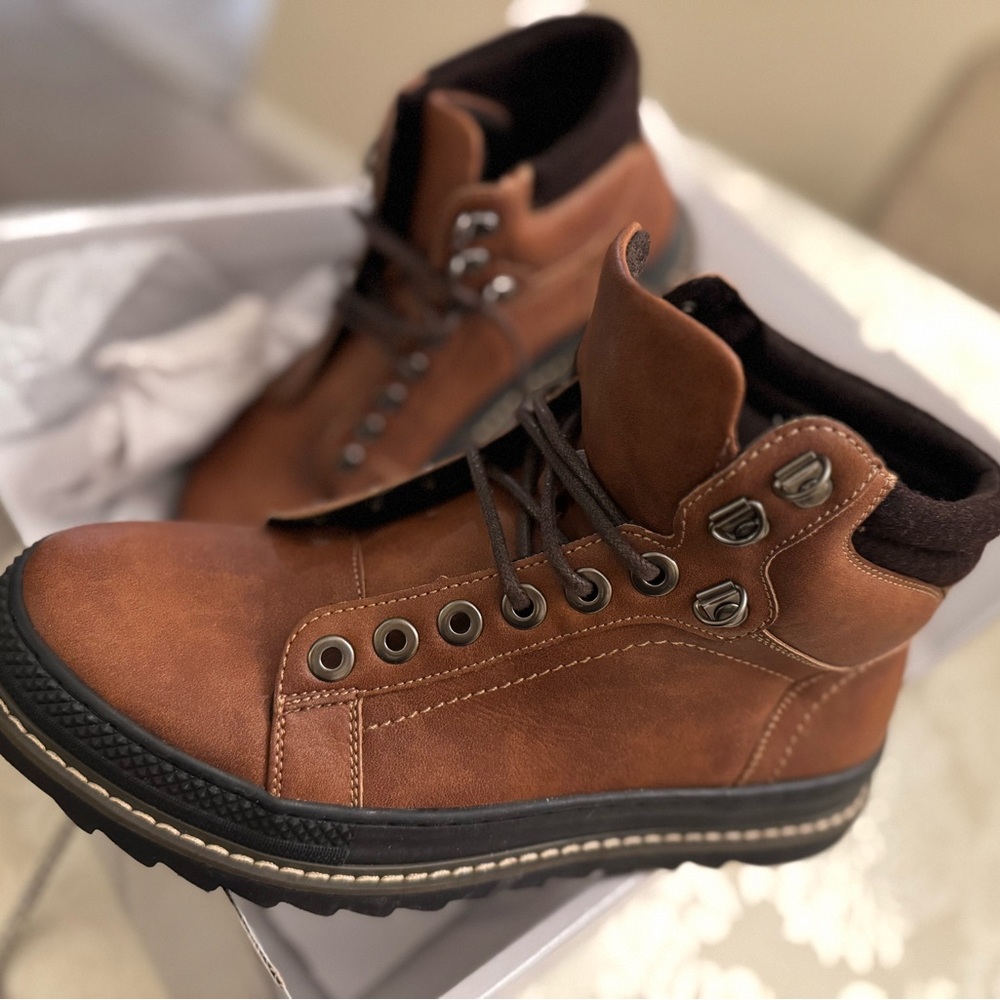 BNWB - Unisex Boots by Softmoc - $85